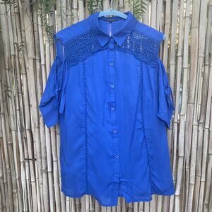 Boutique Women's Blue Cold Shoulder Lace Appliqué Button Down Shirt Size Large